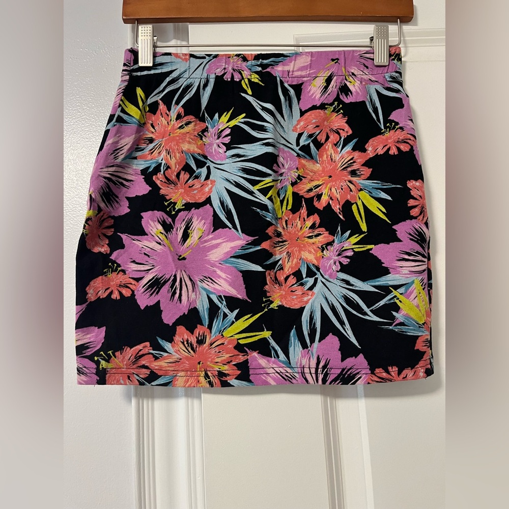 EUC-Floral Women's Skirt